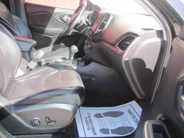 used 2019 Jeep Cherokee car, priced at $10,995