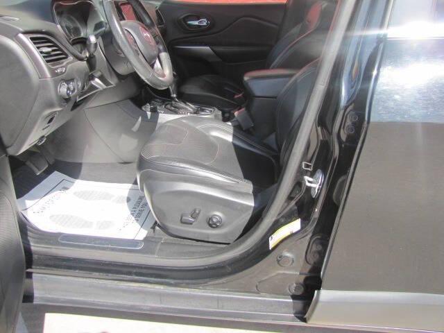 used 2019 Jeep Cherokee car, priced at $10,995