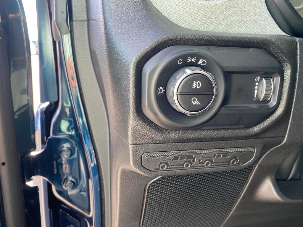 new 2025 Jeep Gladiator car, priced at $38,682