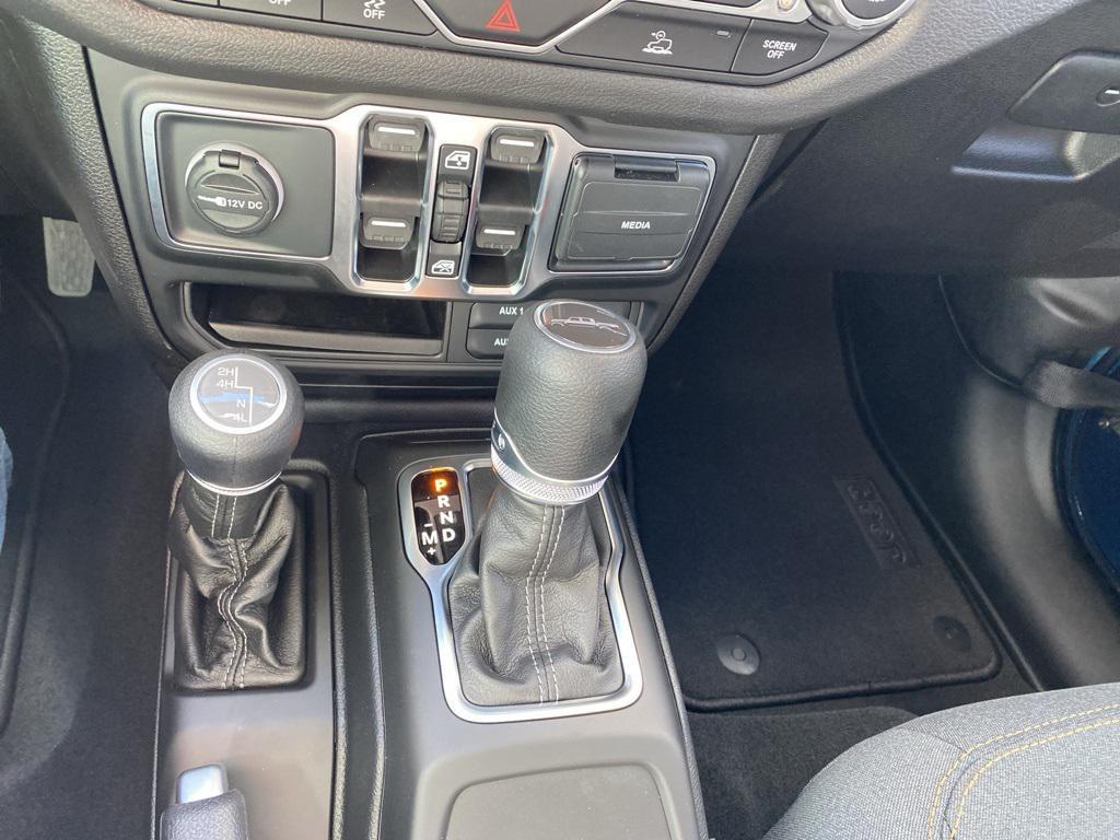 new 2025 Jeep Gladiator car, priced at $38,682