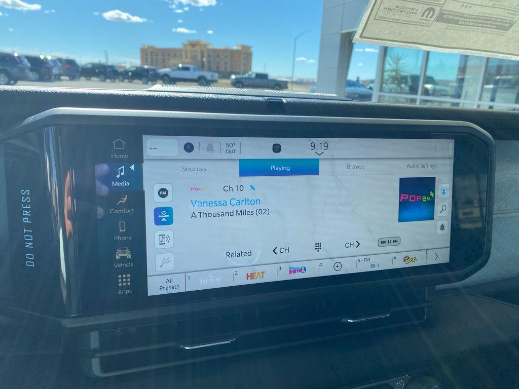 new 2025 Jeep Gladiator car, priced at $35,682