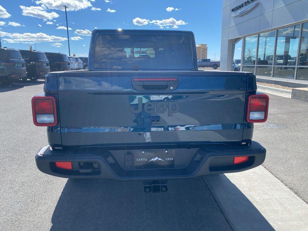 new 2025 Jeep Gladiator car, priced at $35,682