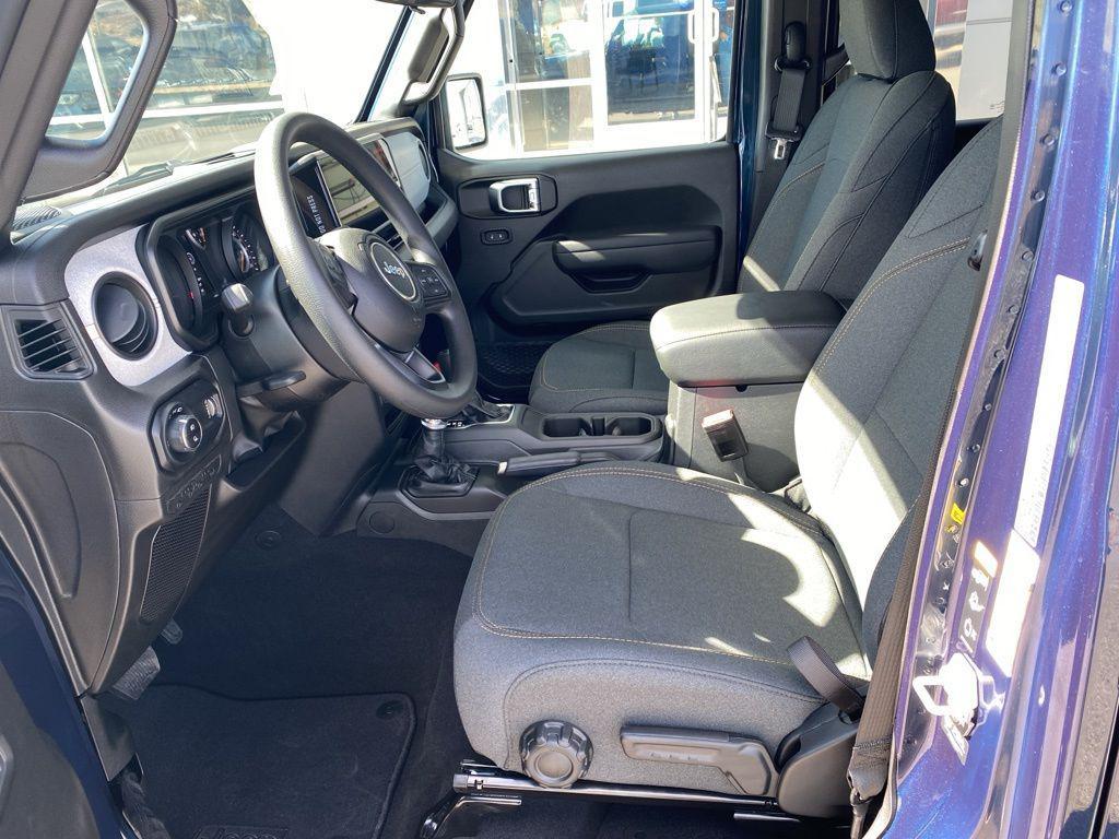 new 2025 Jeep Gladiator car, priced at $35,682