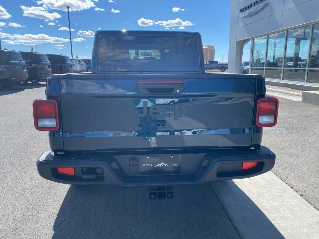 new 2025 Jeep Gladiator car, priced at $38,682