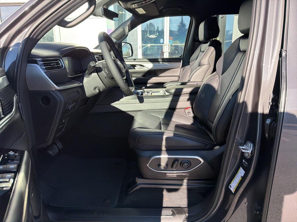 new 2026 Jeep Grand Wagoneer car, priced at $70,152