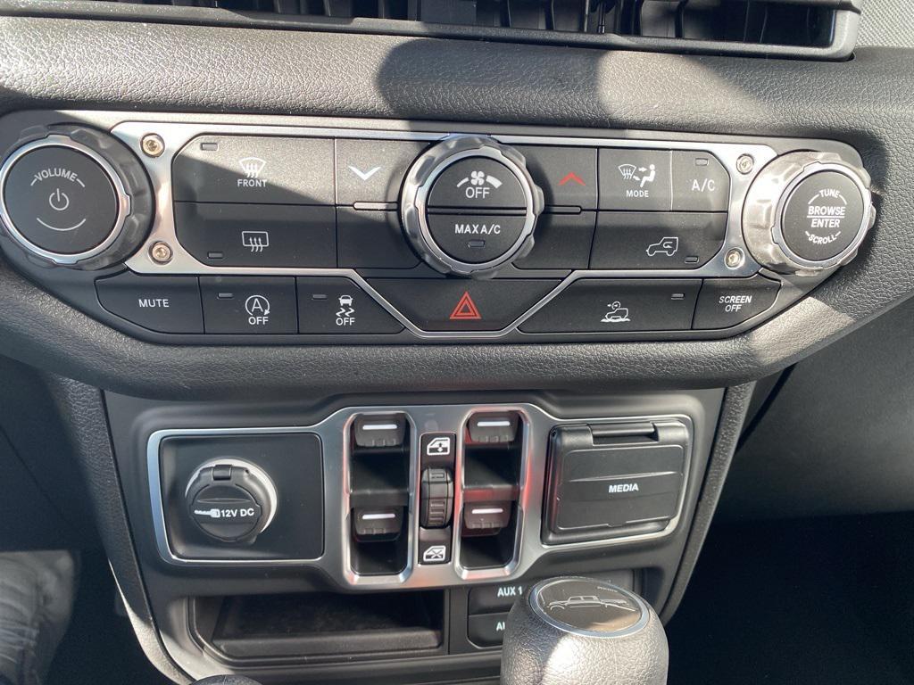 new 2025 Jeep Gladiator car, priced at $38,422