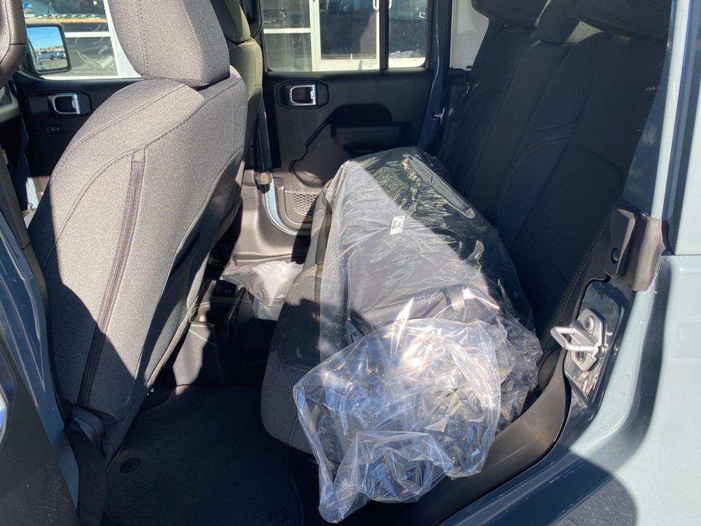 new 2025 Jeep Gladiator car, priced at $38,422