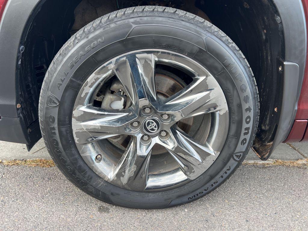 used 2017 Toyota Highlander car, priced at $21,119