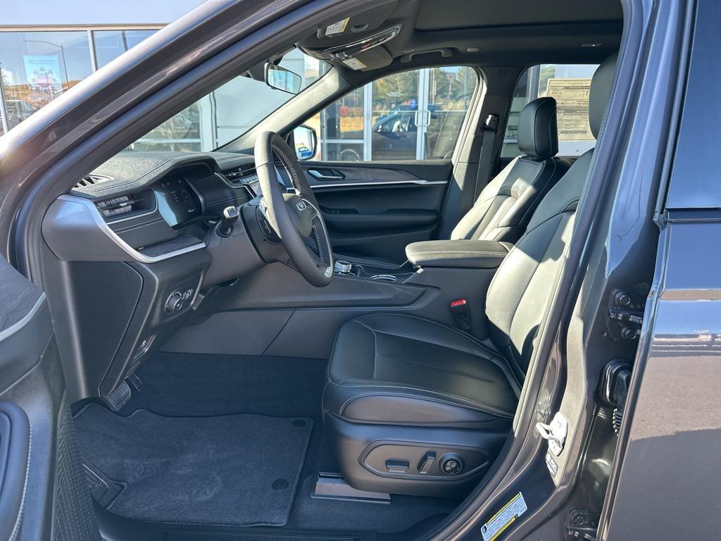 new 2025 Jeep Grand Cherokee L car, priced at $49,571