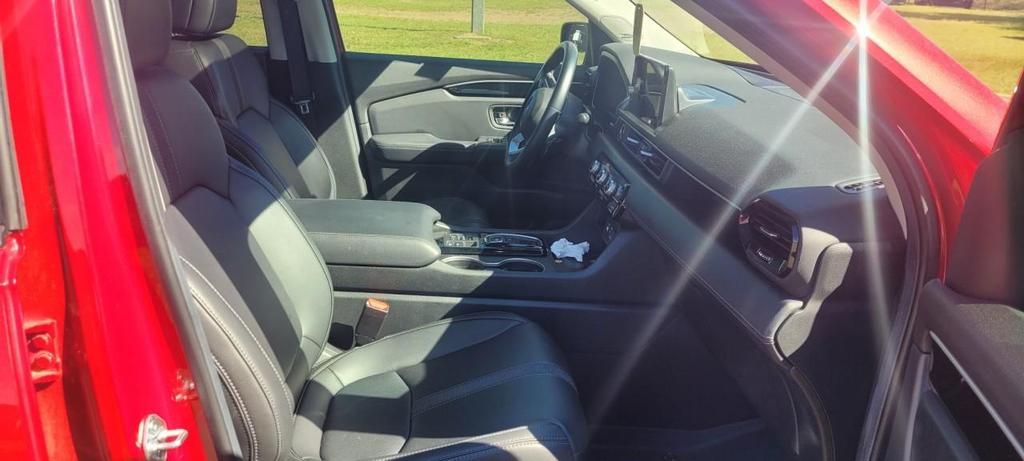 used 2025 Honda Pilot car, priced at $43,991