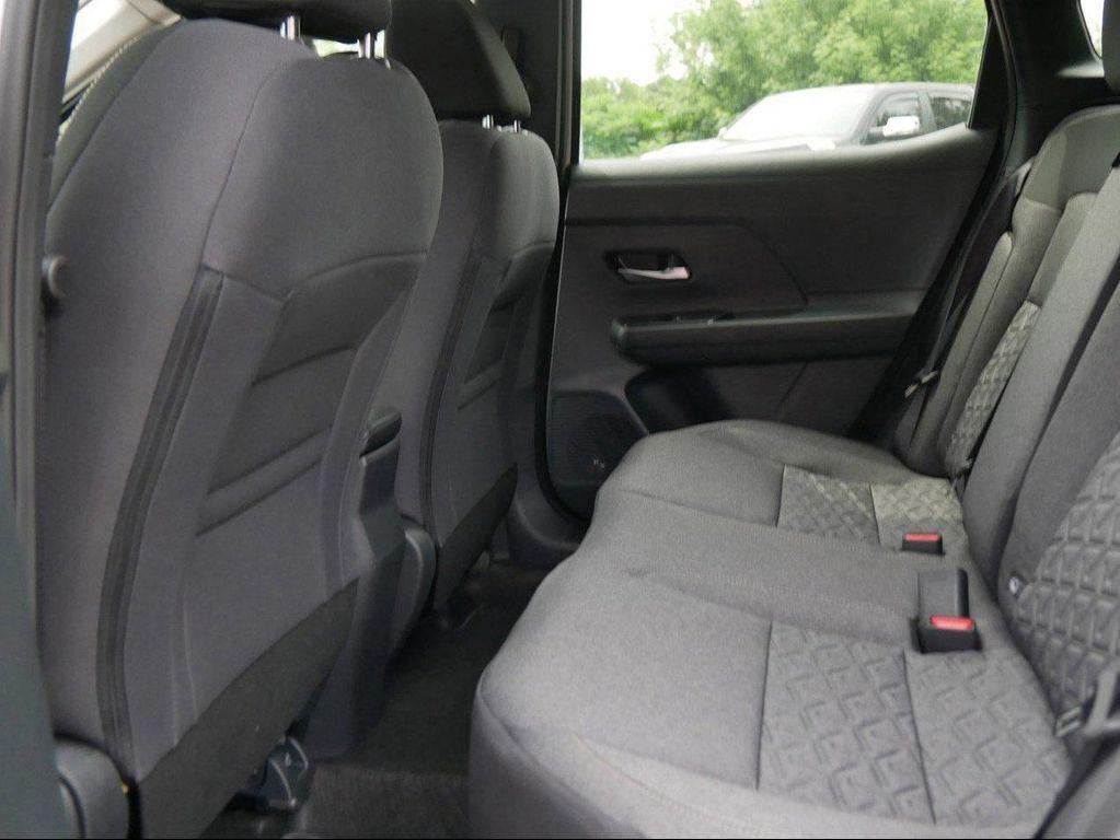 new 2025 Nissan Kicks car, priced at $25,476