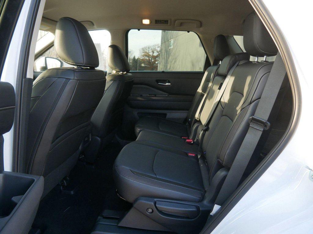 new 2025 Nissan Pathfinder car, priced at $38,576