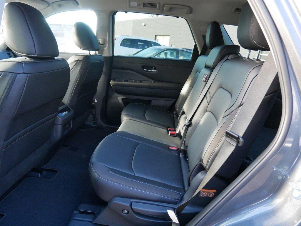 new 2025 Nissan Pathfinder car, priced at $38,801