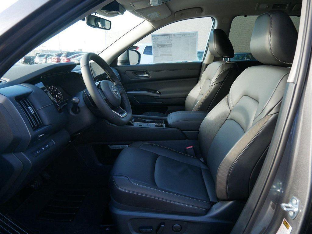 new 2025 Nissan Pathfinder car, priced at $38,801