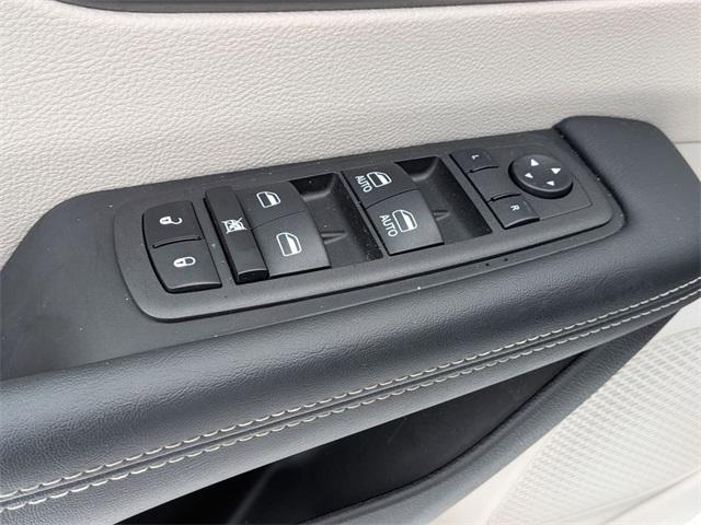 used 2023 Chrysler Pacifica car, priced at $32,572