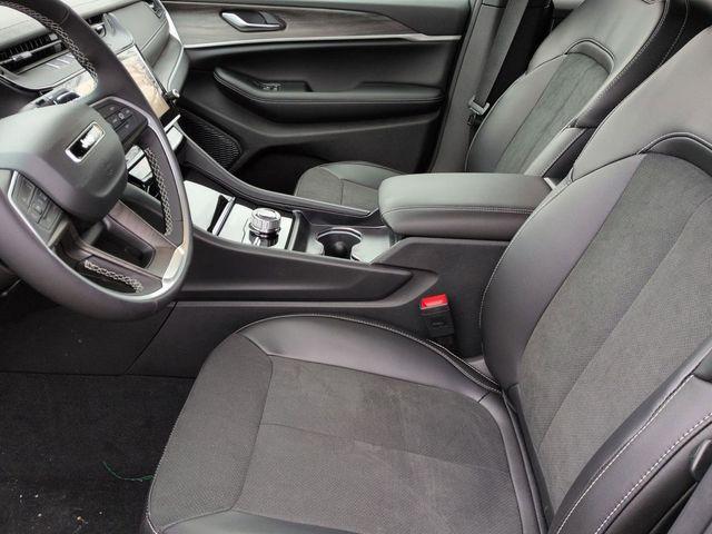 new 2026 Jeep Grand Cherokee car, priced at $44,047