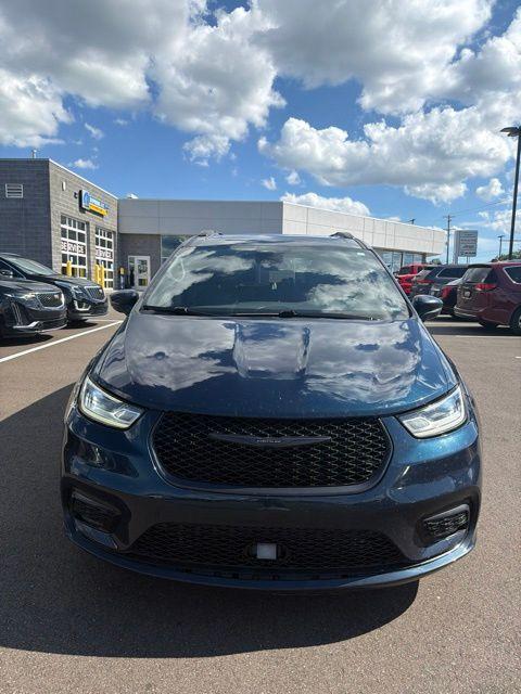 used 2021 Chrysler Pacifica car, priced at $18,156