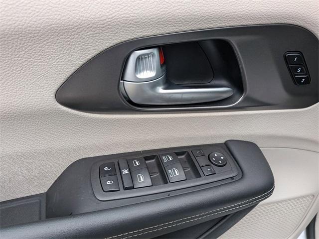 used 2024 Chrysler Pacifica car, priced at $26,995