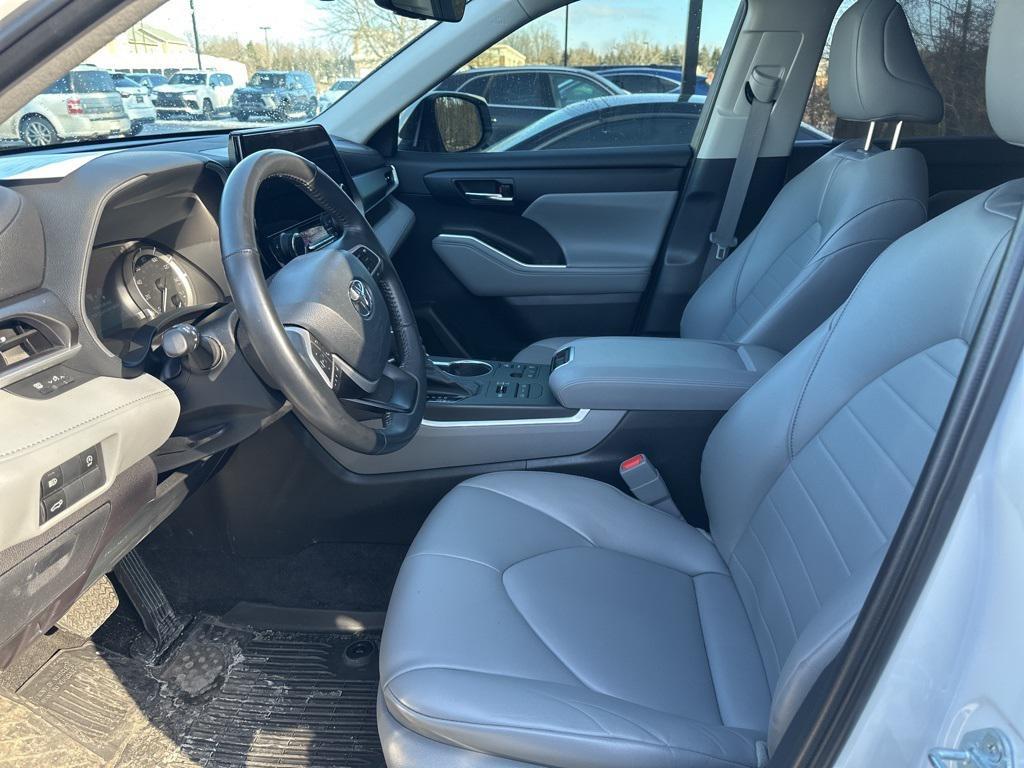 used 2023 Toyota Highlander car, priced at $37,990