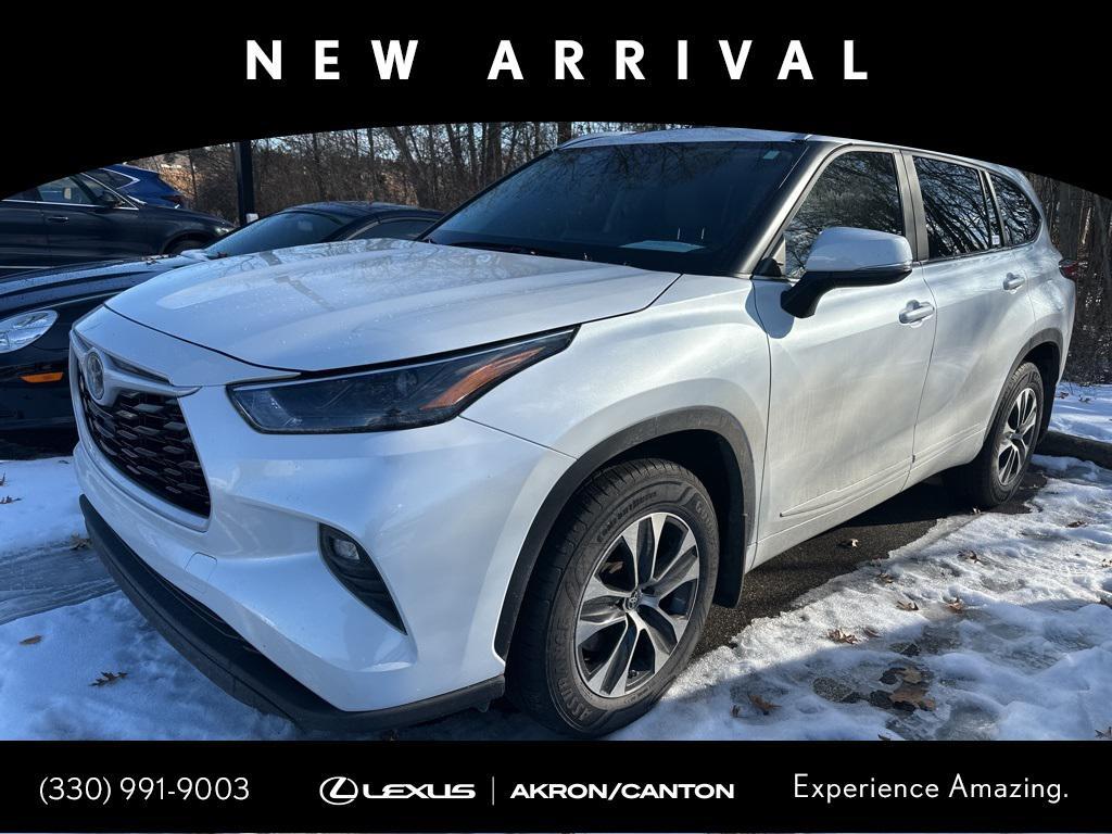 used 2023 Toyota Highlander car, priced at $37,990