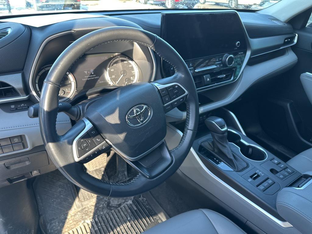 used 2023 Toyota Highlander car, priced at $37,990
