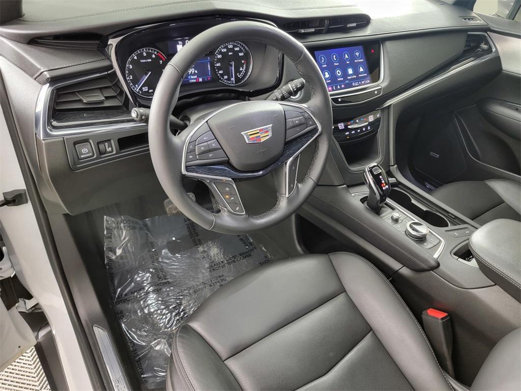 used 2022 Cadillac XT5 car, priced at $31,990