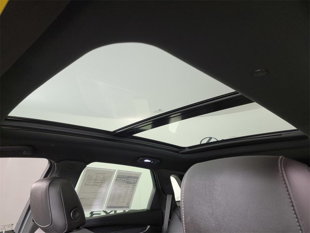 used 2022 Cadillac XT5 car, priced at $31,990