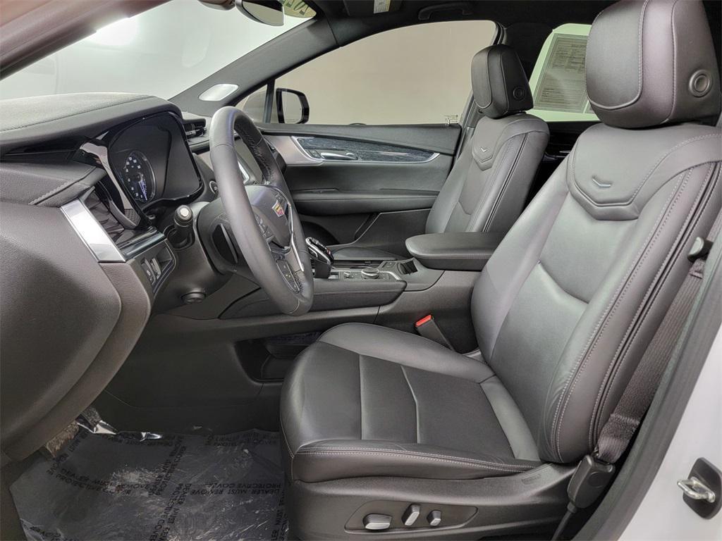 used 2022 Cadillac XT5 car, priced at $31,990