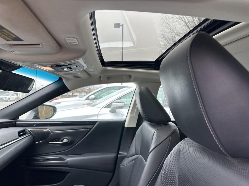 used 2019 Lexus ES 350 car, priced at $29,490