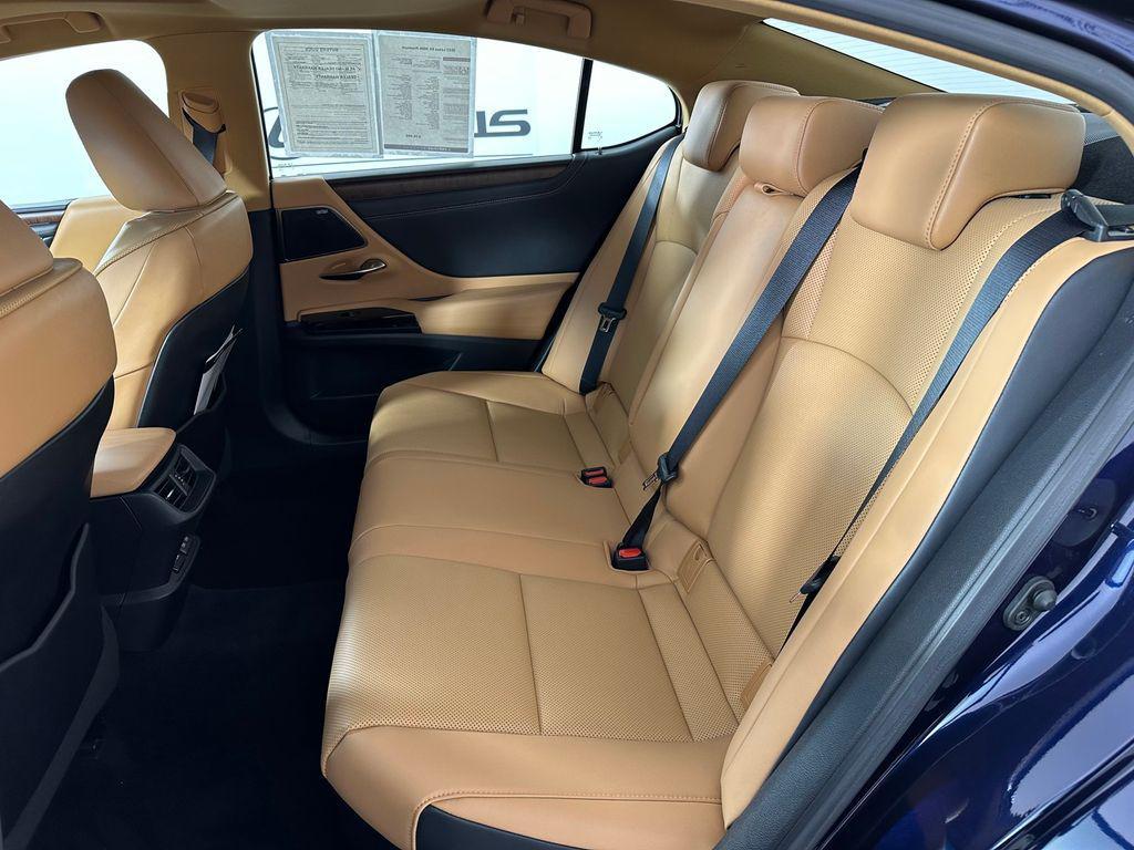 used 2022 Lexus ES 300h car, priced at $39,938