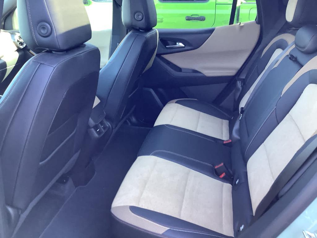 used 2025 Chevrolet Equinox car, priced at $33,333