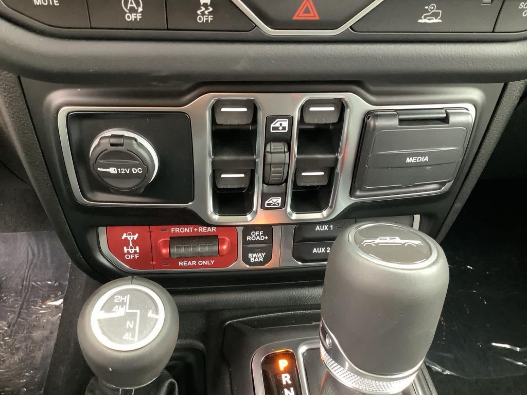 new 2025 Jeep Gladiator car, priced at $57,699