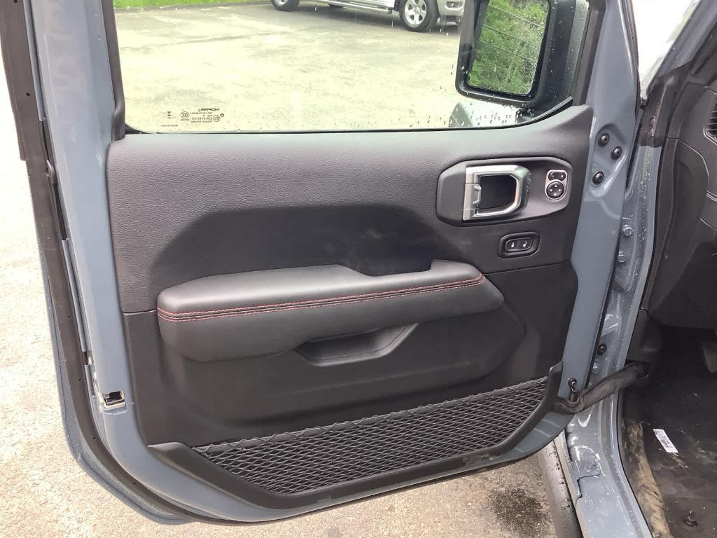 new 2025 Jeep Gladiator car, priced at $57,699