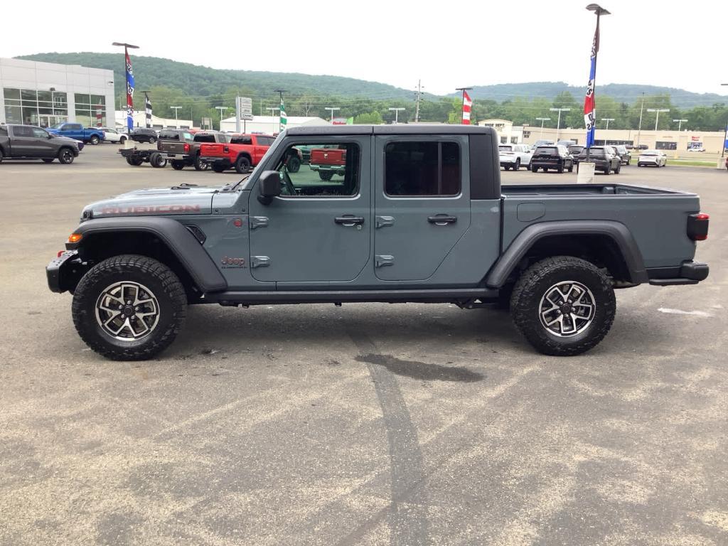 new 2025 Jeep Gladiator car, priced at $57,699
