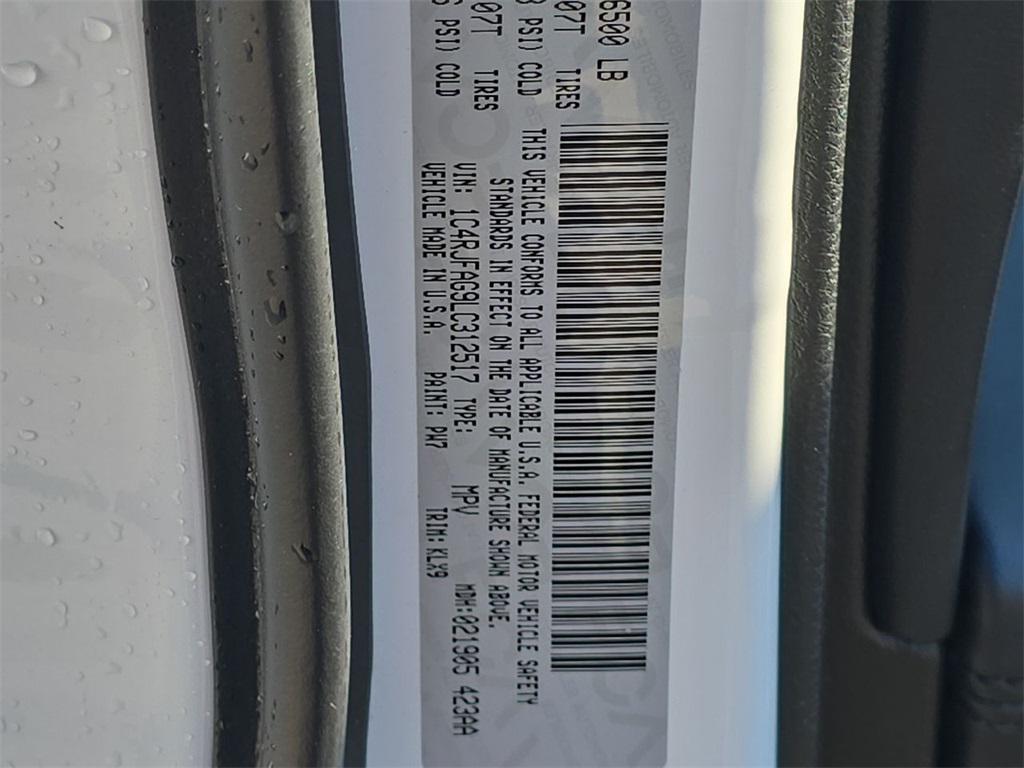 used 2020 Jeep Grand Cherokee car, priced at $23,412