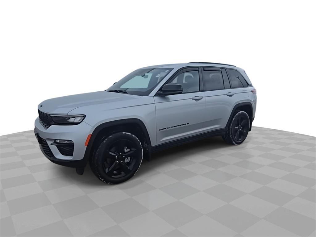 used 2025 Jeep Grand Cherokee car, priced at $37,814