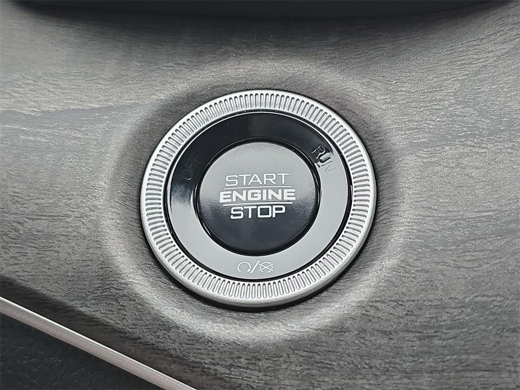 used 2025 Jeep Grand Cherokee car, priced at $37,814