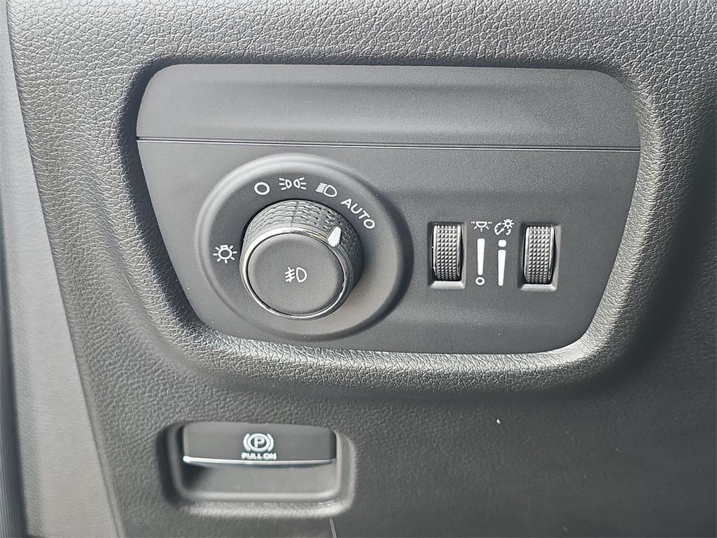 used 2025 Jeep Grand Cherokee car, priced at $37,814