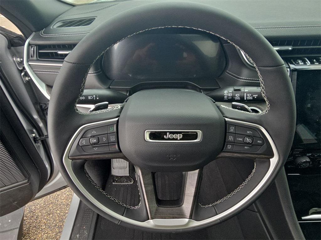 used 2025 Jeep Grand Cherokee car, priced at $37,814