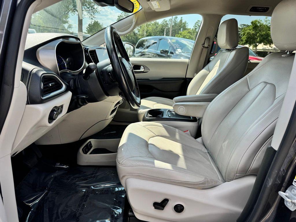 used 2021 Chrysler Pacifica Hybrid car, priced at $27,813