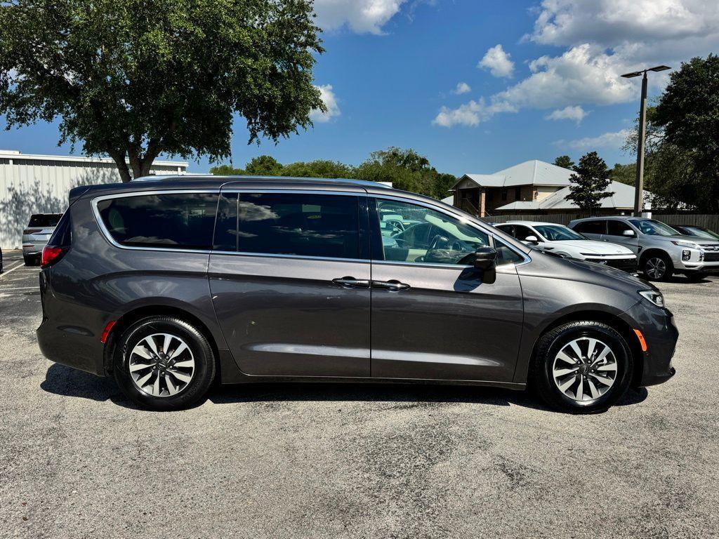 used 2021 Chrysler Pacifica Hybrid car, priced at $27,813