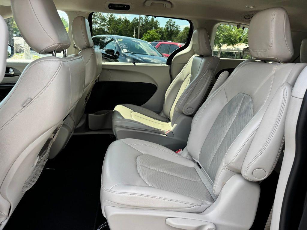 used 2021 Chrysler Pacifica Hybrid car, priced at $27,813