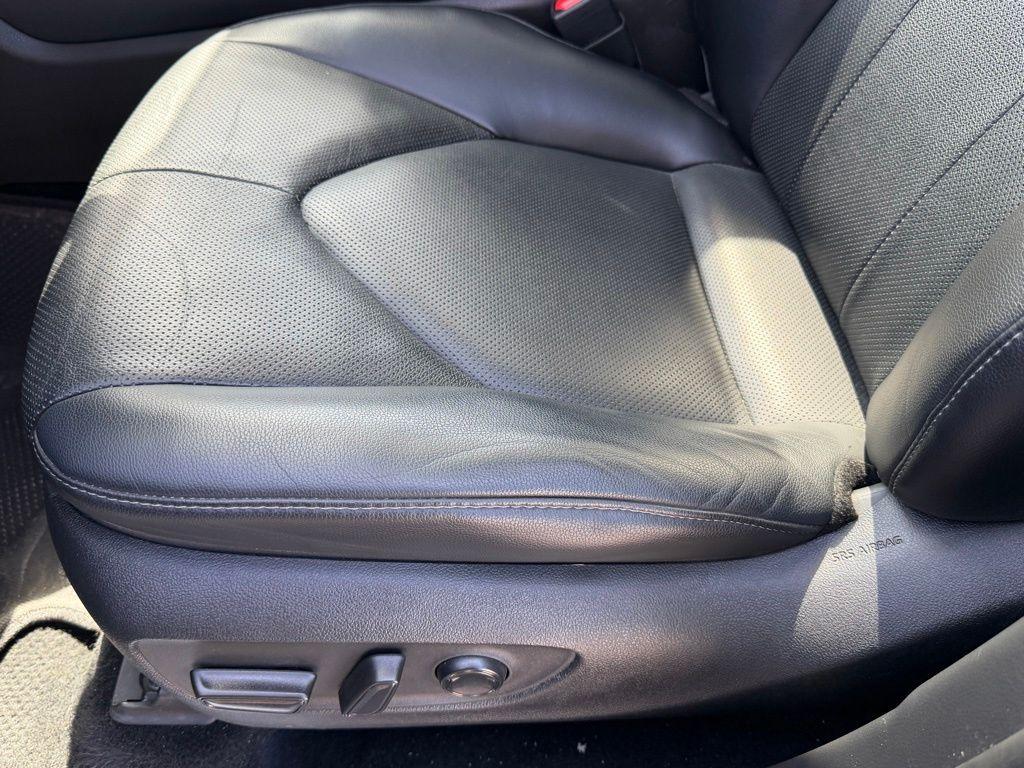 used 2022 Toyota Highlander Hybrid car, priced at $40,013