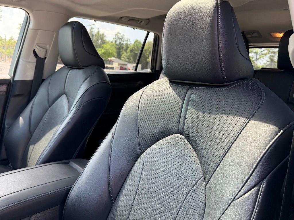 used 2022 Toyota Highlander Hybrid car, priced at $40,013
