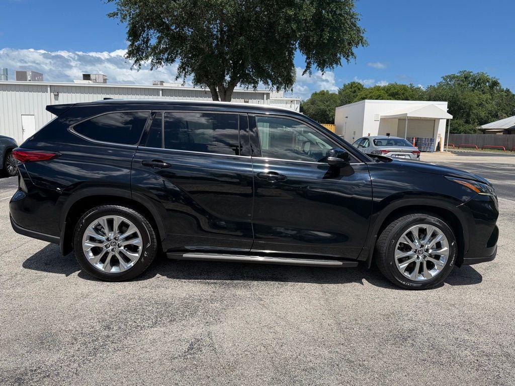 used 2022 Toyota Highlander Hybrid car, priced at $39,413