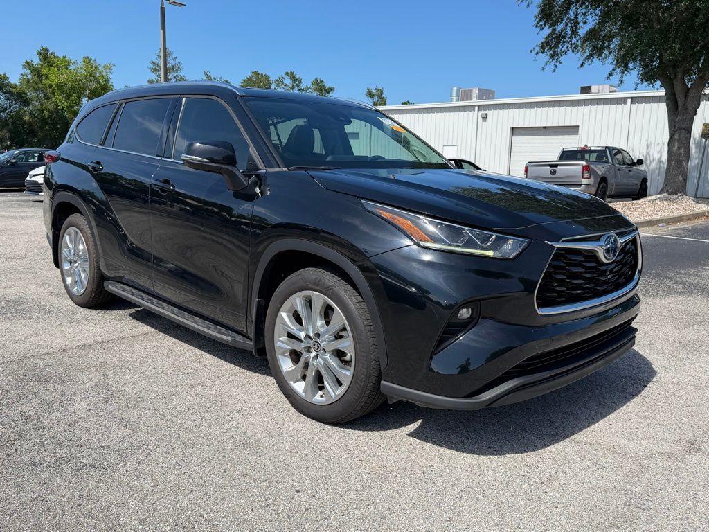 used 2022 Toyota Highlander Hybrid car, priced at $40,013