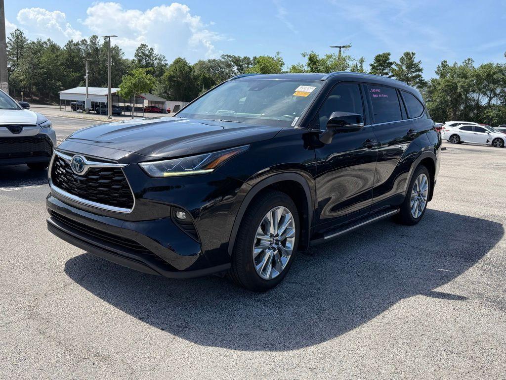 used 2022 Toyota Highlander Hybrid car, priced at $40,013