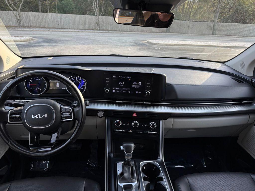 2024 Metal Kia Carnival