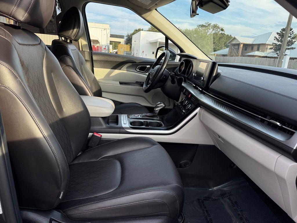 2024 Metal Kia Carnival