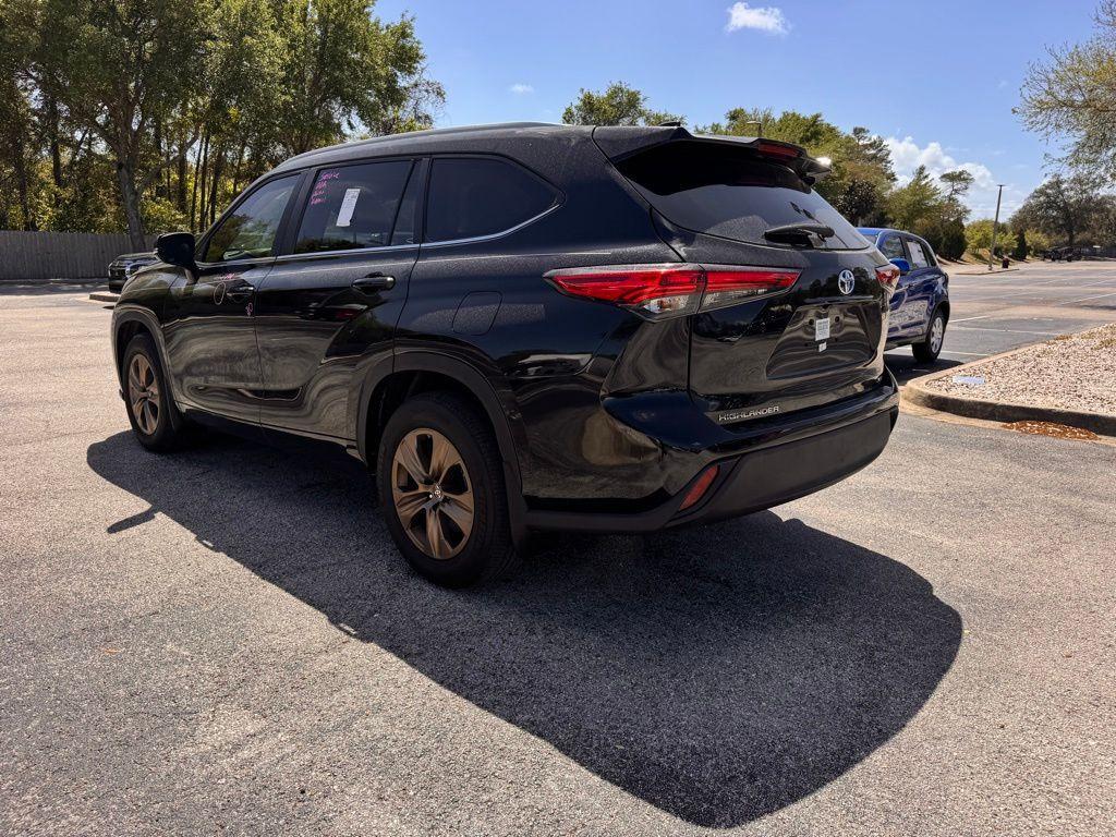 used 2023 Toyota Highlander Hybrid car, priced at $40,700